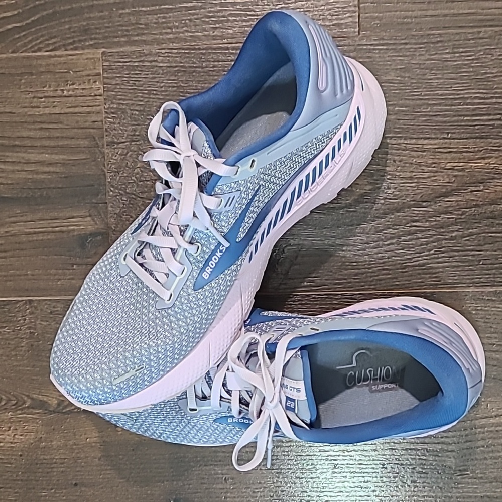 Brooks Adrenaline GTS 22 - Running Shoe